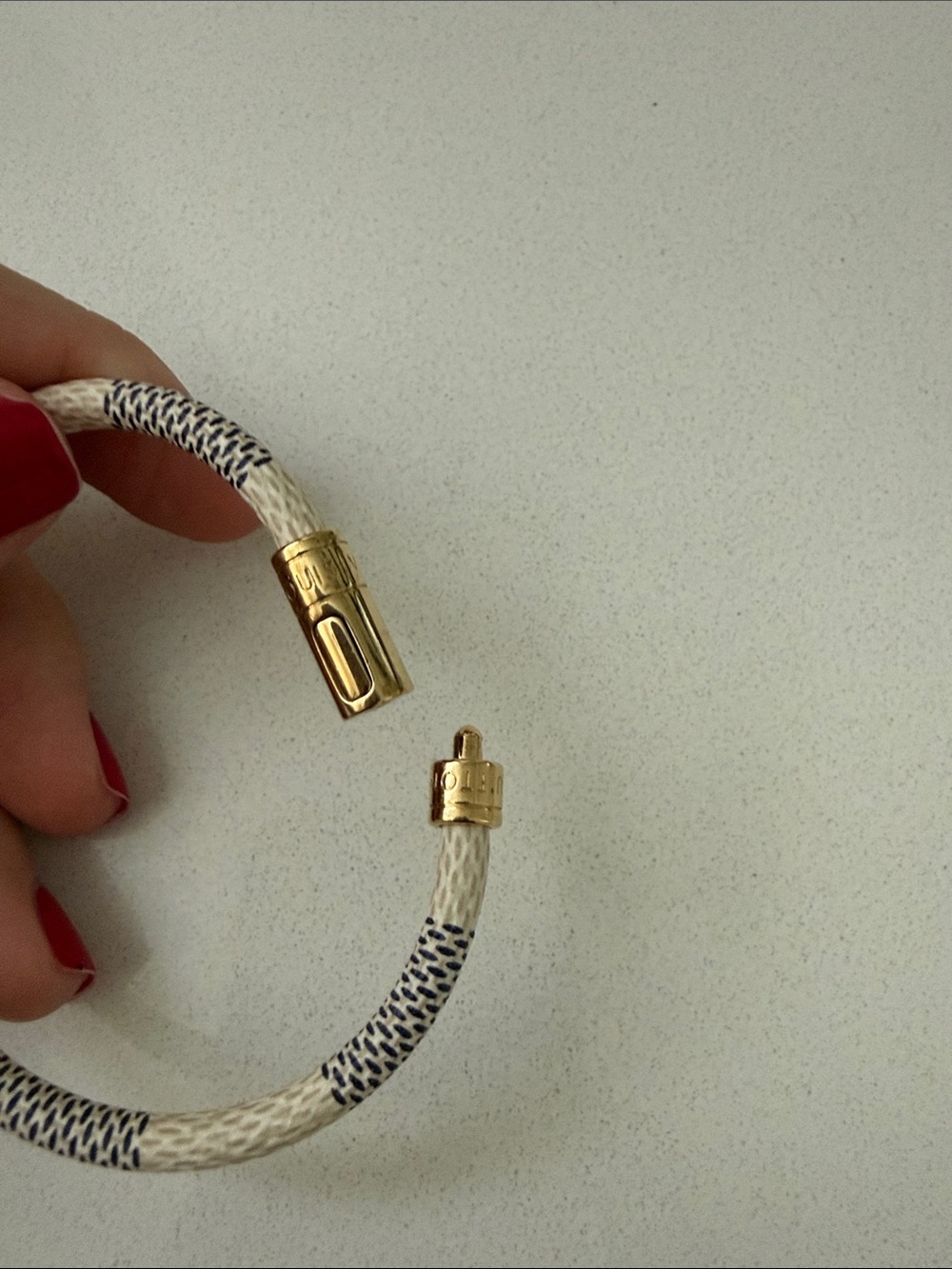 Louis Vuitton Damier Azur Keep It Bracelet - Picture 4 of 7